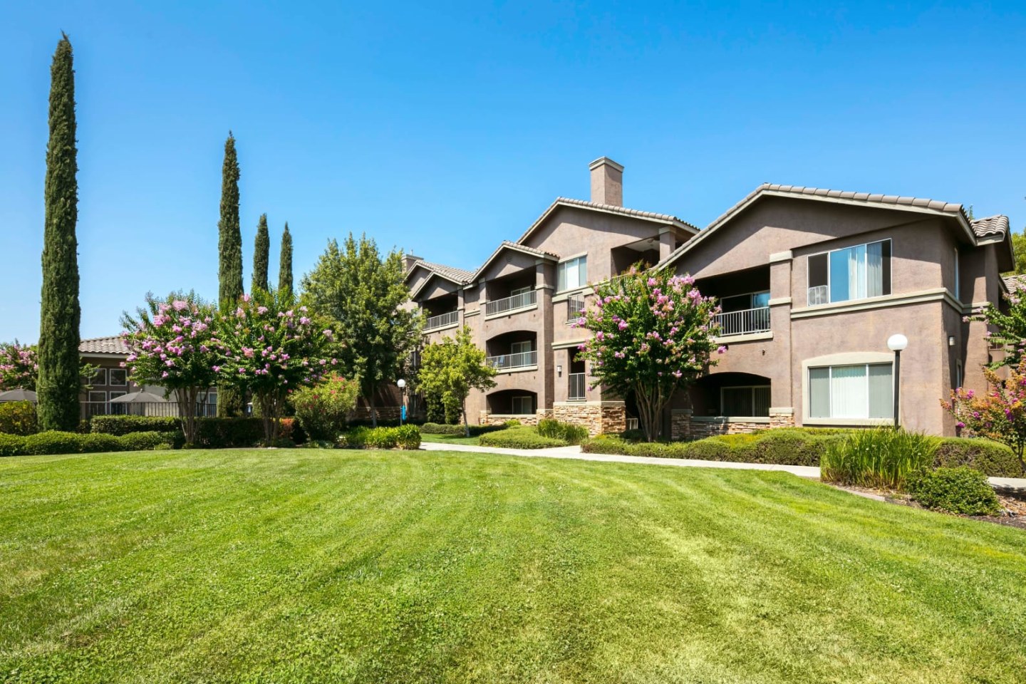 Miramonte and Trovas Apartments Image 19