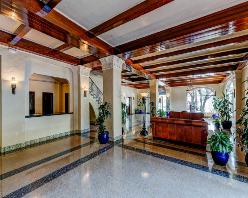 Hermoyne Apartments Image 9
