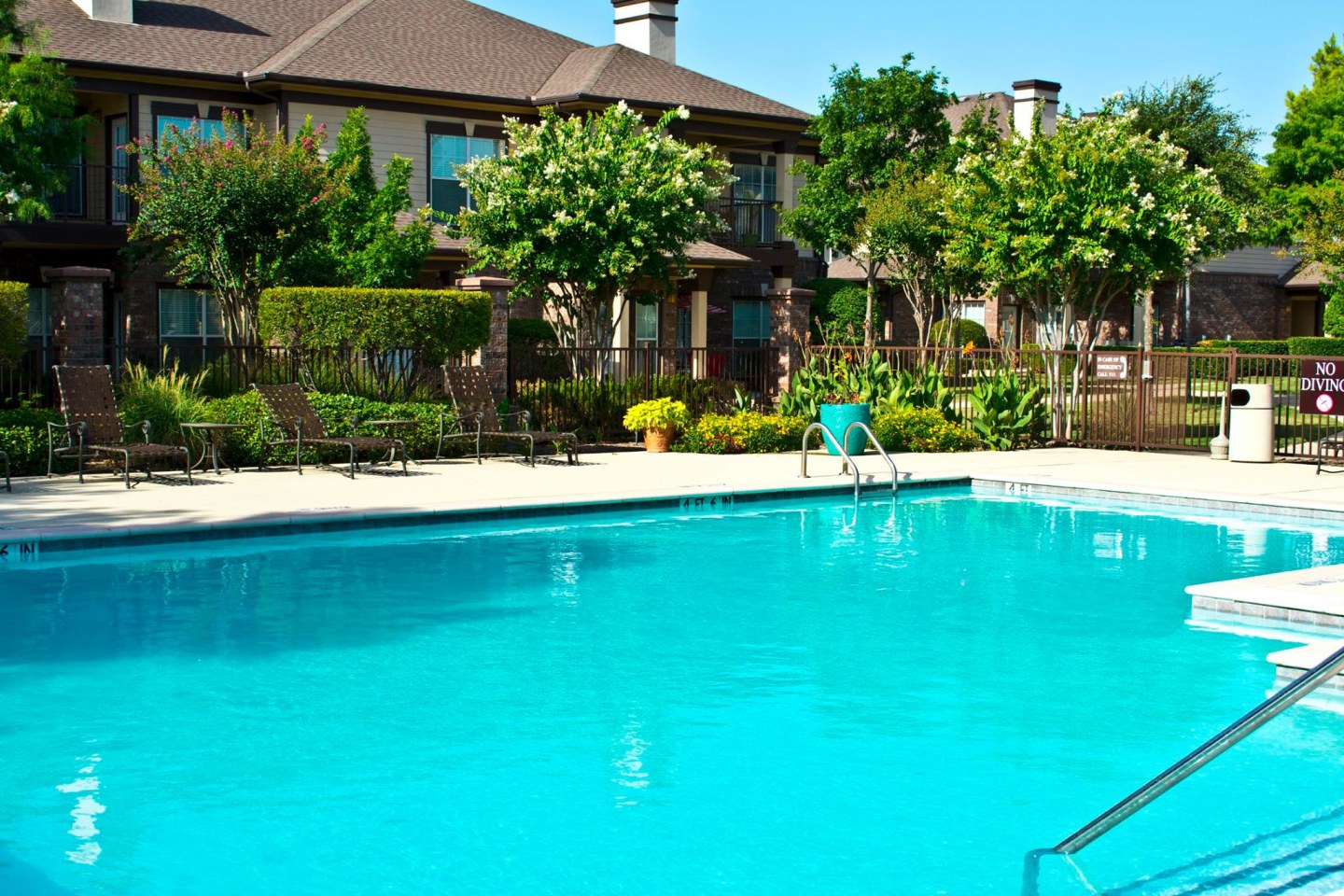 Estate Villas at Krum Image 6