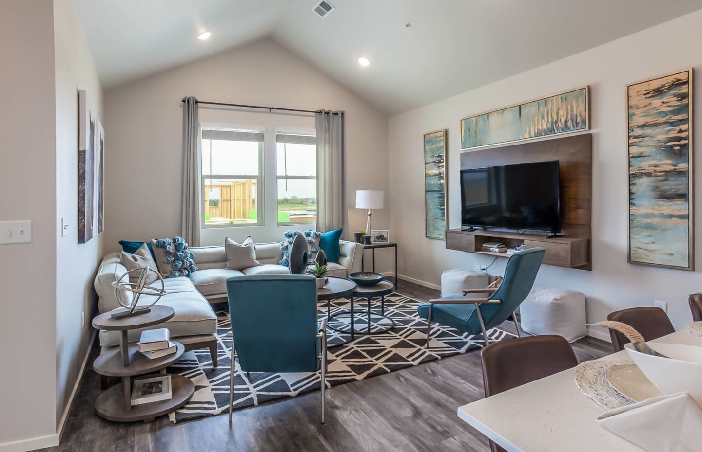 Bloom Rental Living Image 33