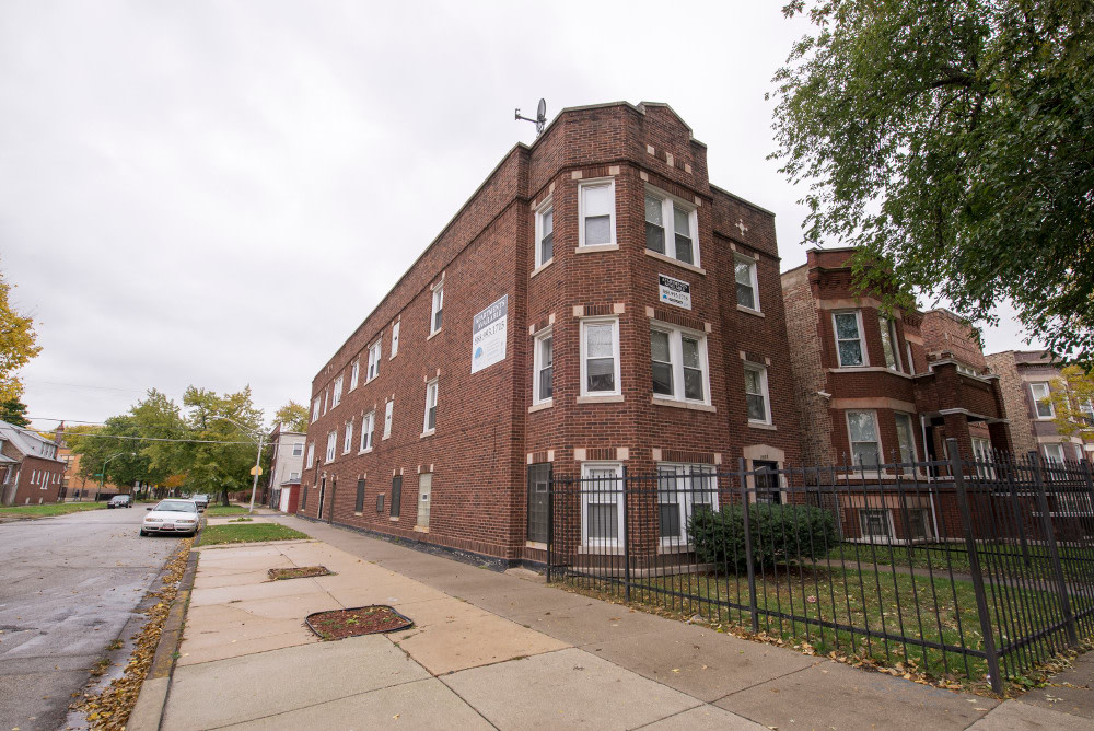 7358 S Blackstone South Shore Apartments Image 2