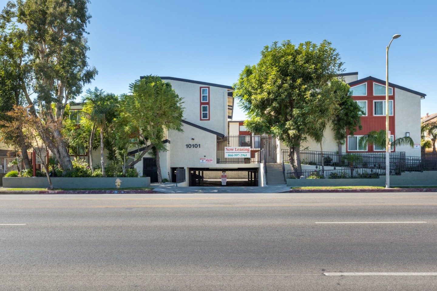 Chatsworth Plaza Image 38