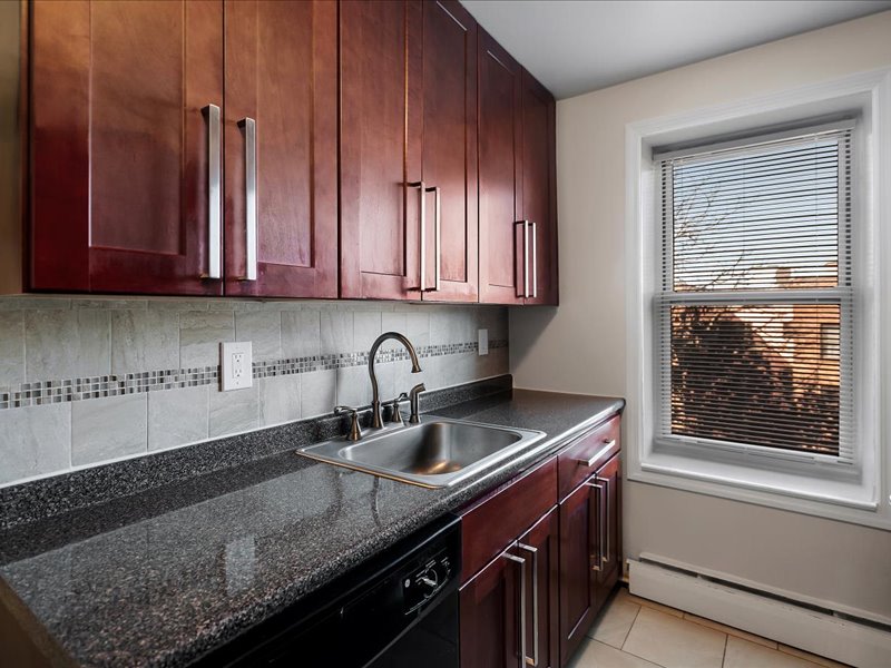 White House Apartments Image 1