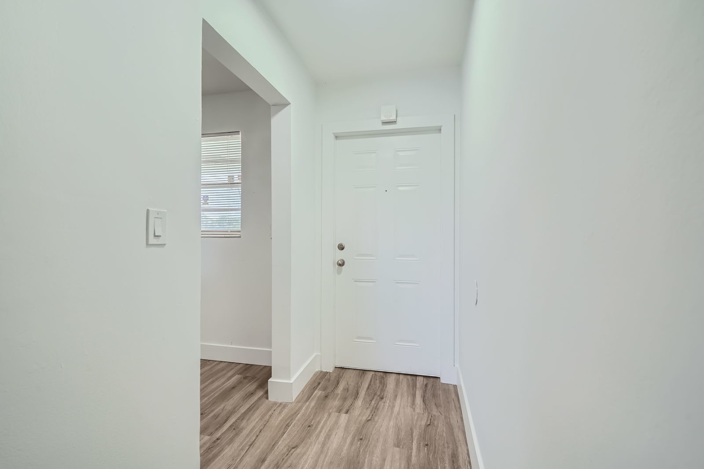 Lakeshore Presidential Apartments Image 16