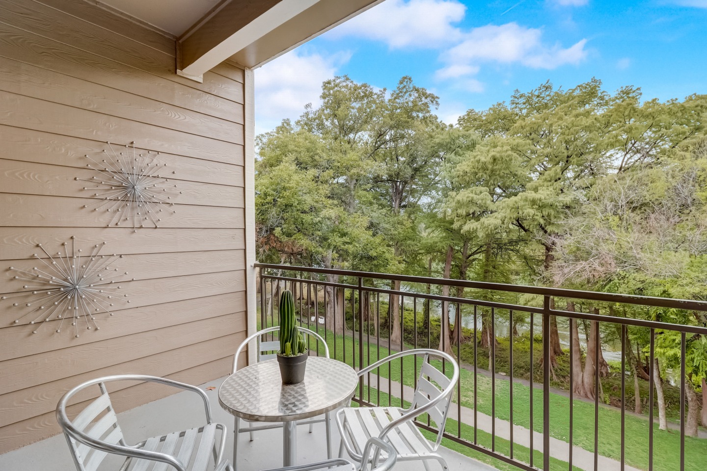 Riverbend Apartments Image 18