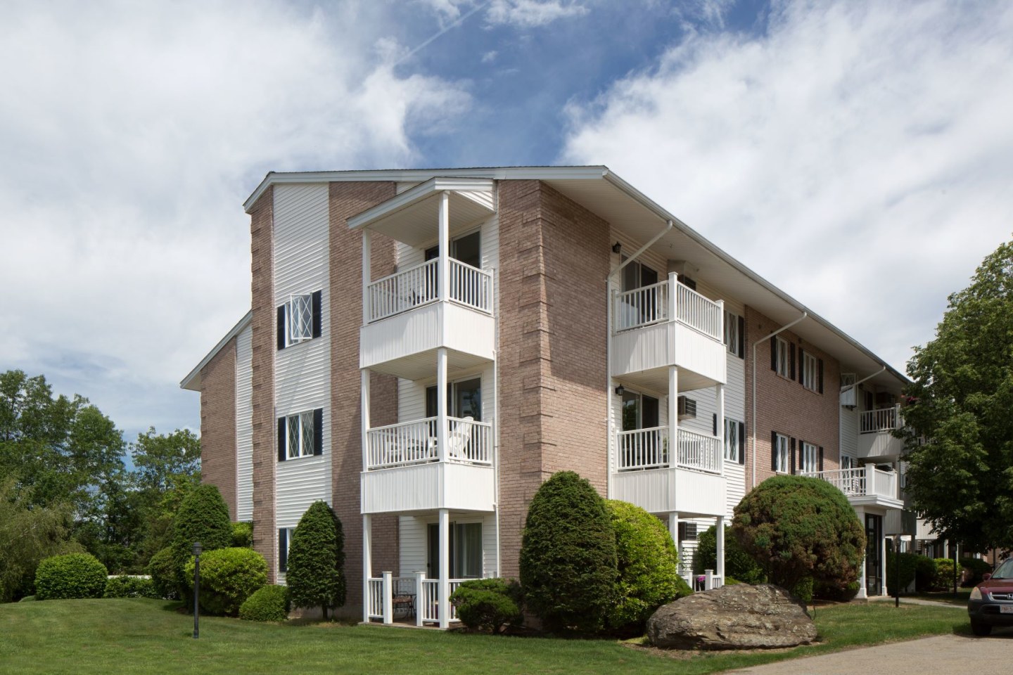 Town and Country Image 18