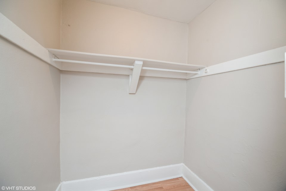 1170 Logan Image 19