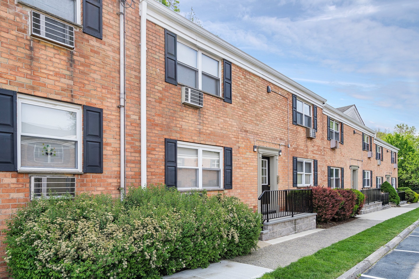 114-120 Montgomery Street Apartments Image 7