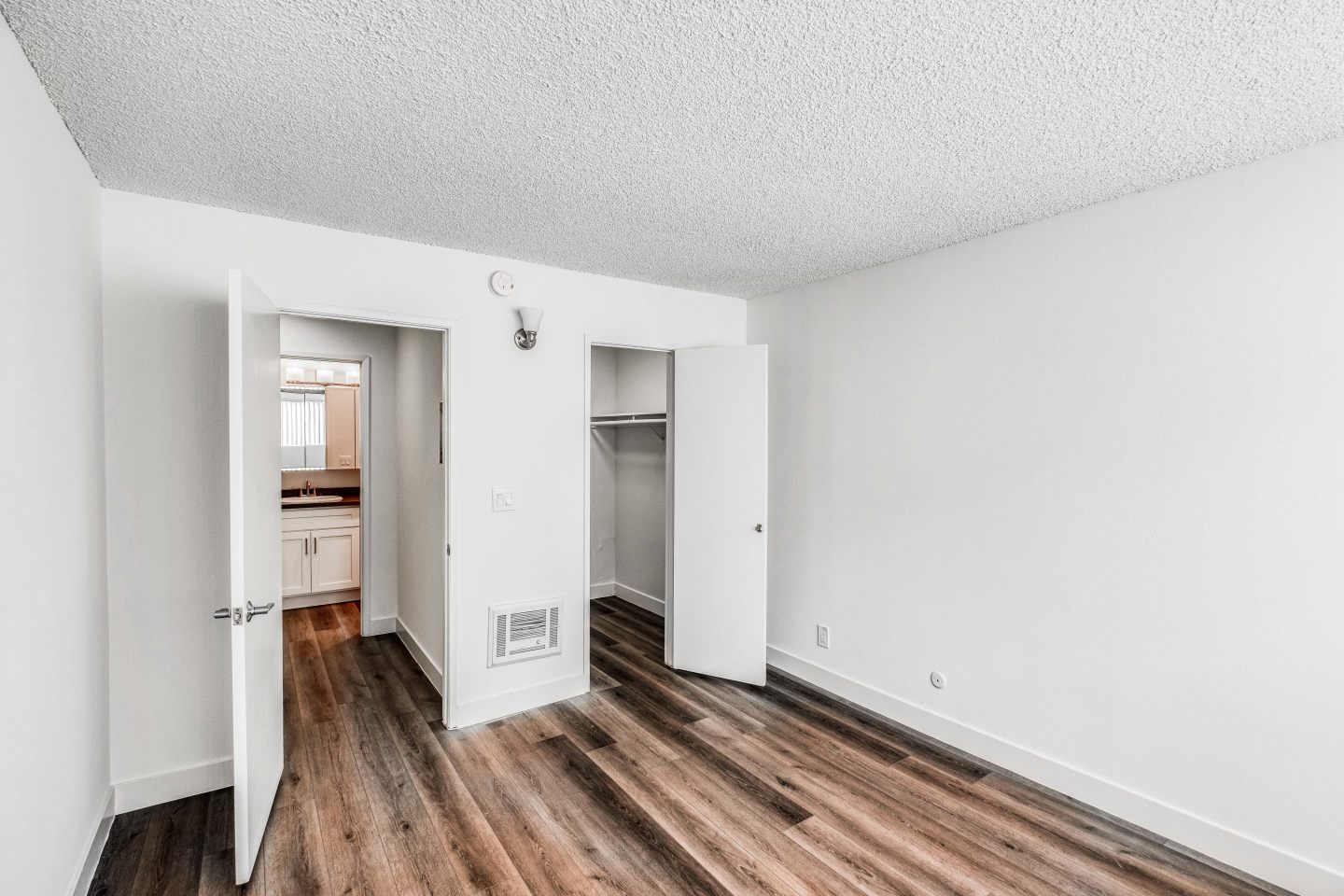 Victoria Apartments Image 11
