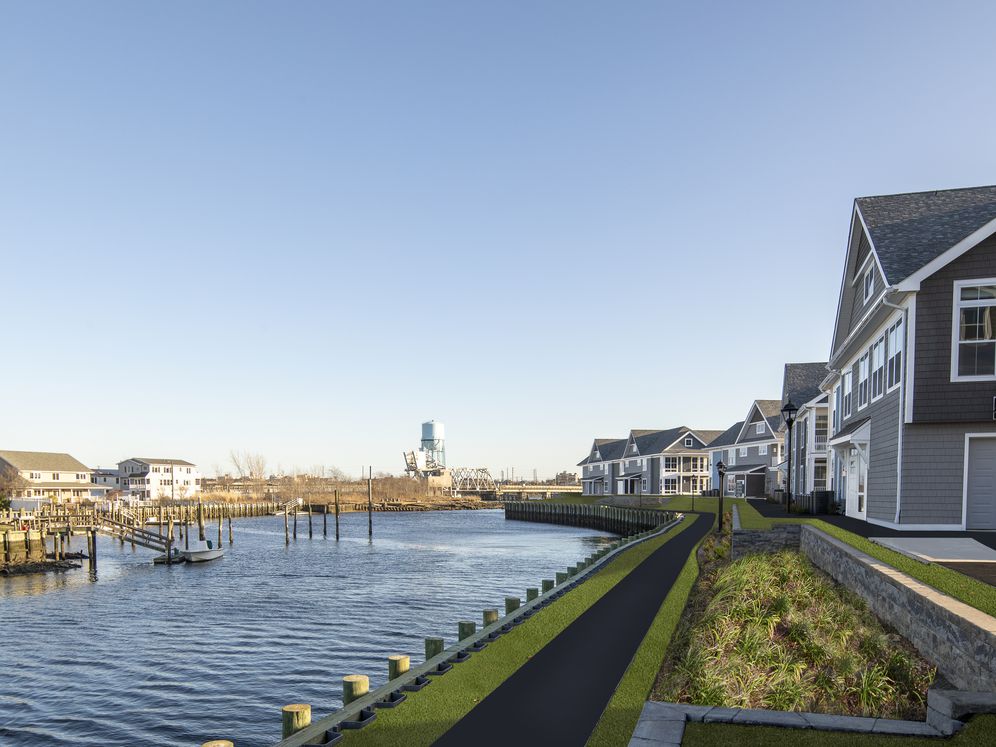 Avalon Harbor Isle Image 8