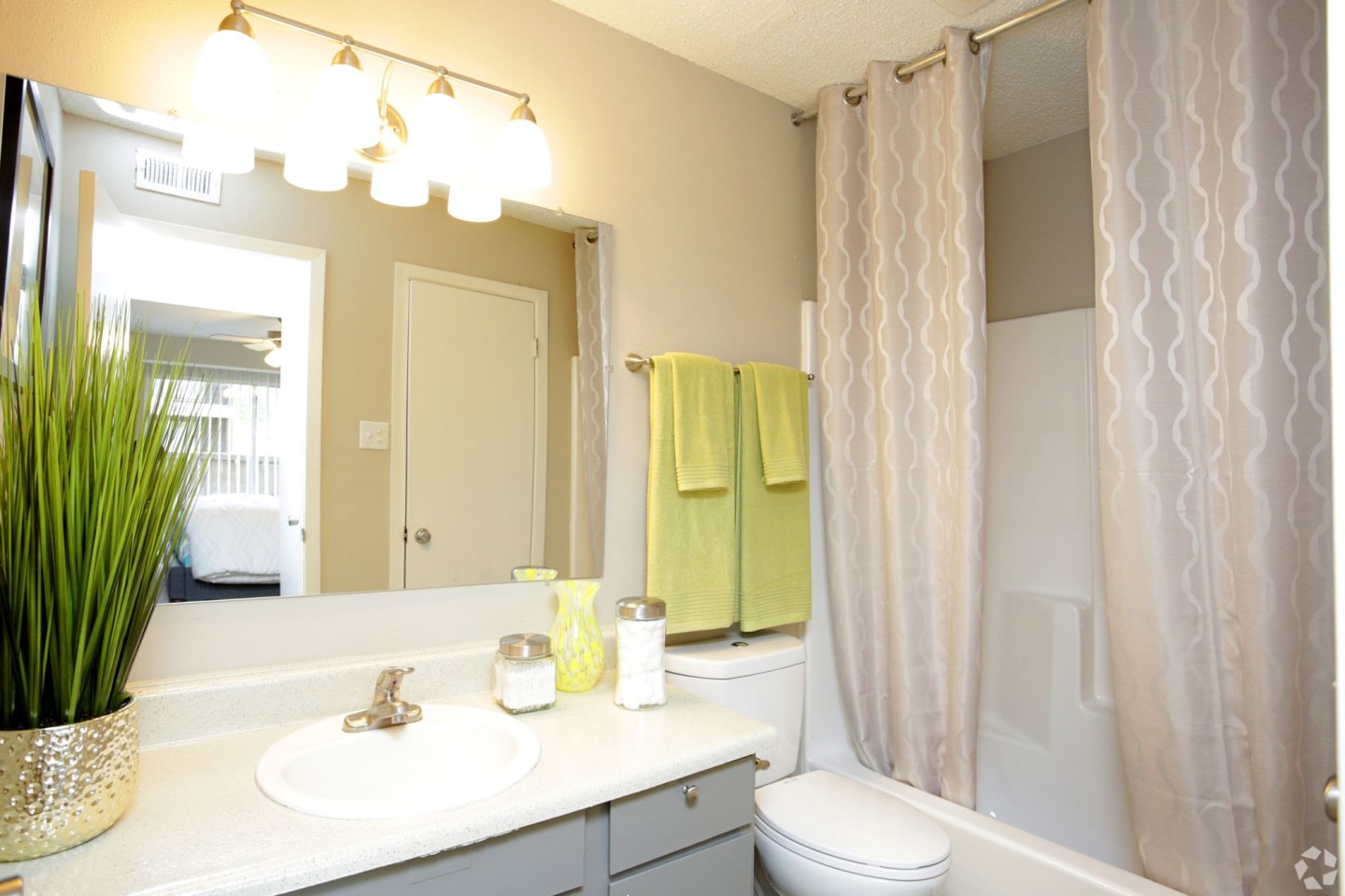 Pindo Pointe Apartments Image 5