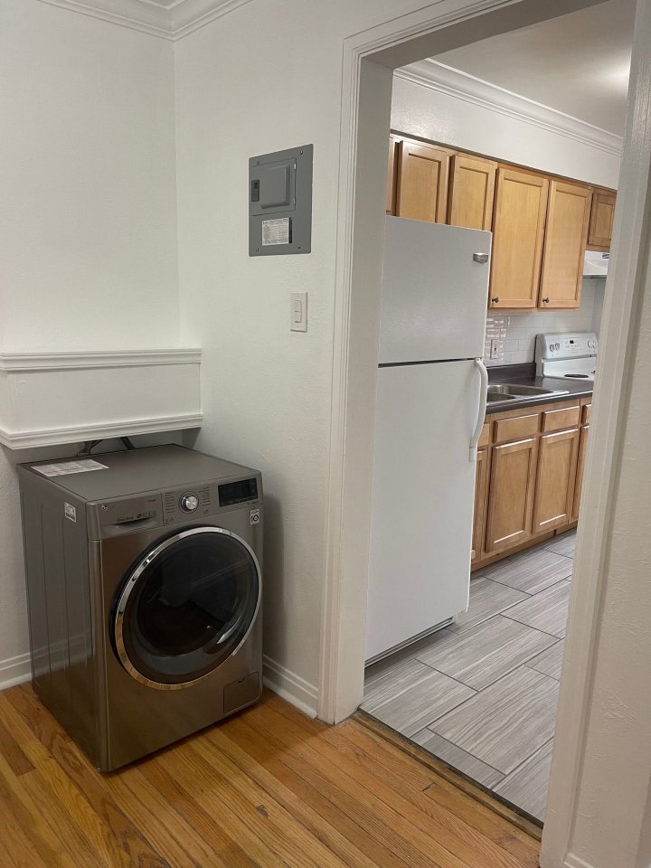 Albion Apartments Image 3