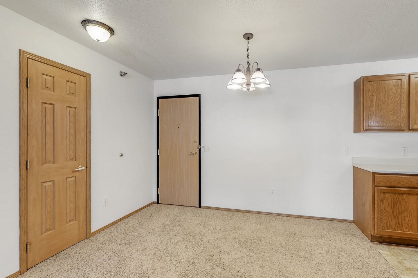 Platinum Valley Apartments Image 64