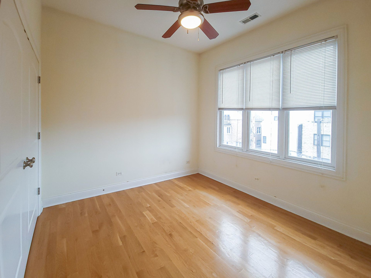 3247 North Seminary Ave. Apt. Image 7