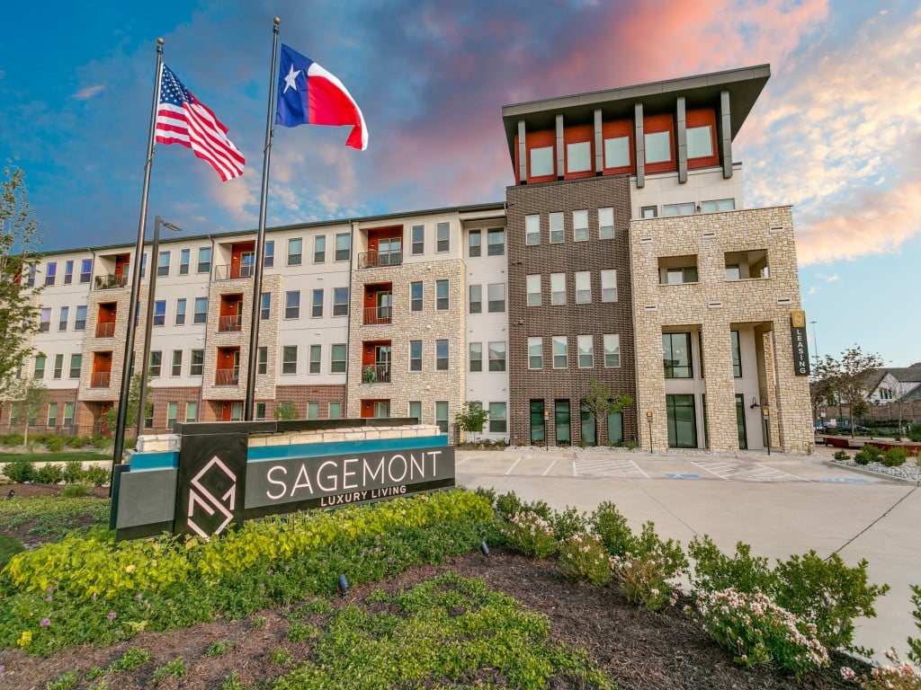 Sagemont Luxury Living Image 97