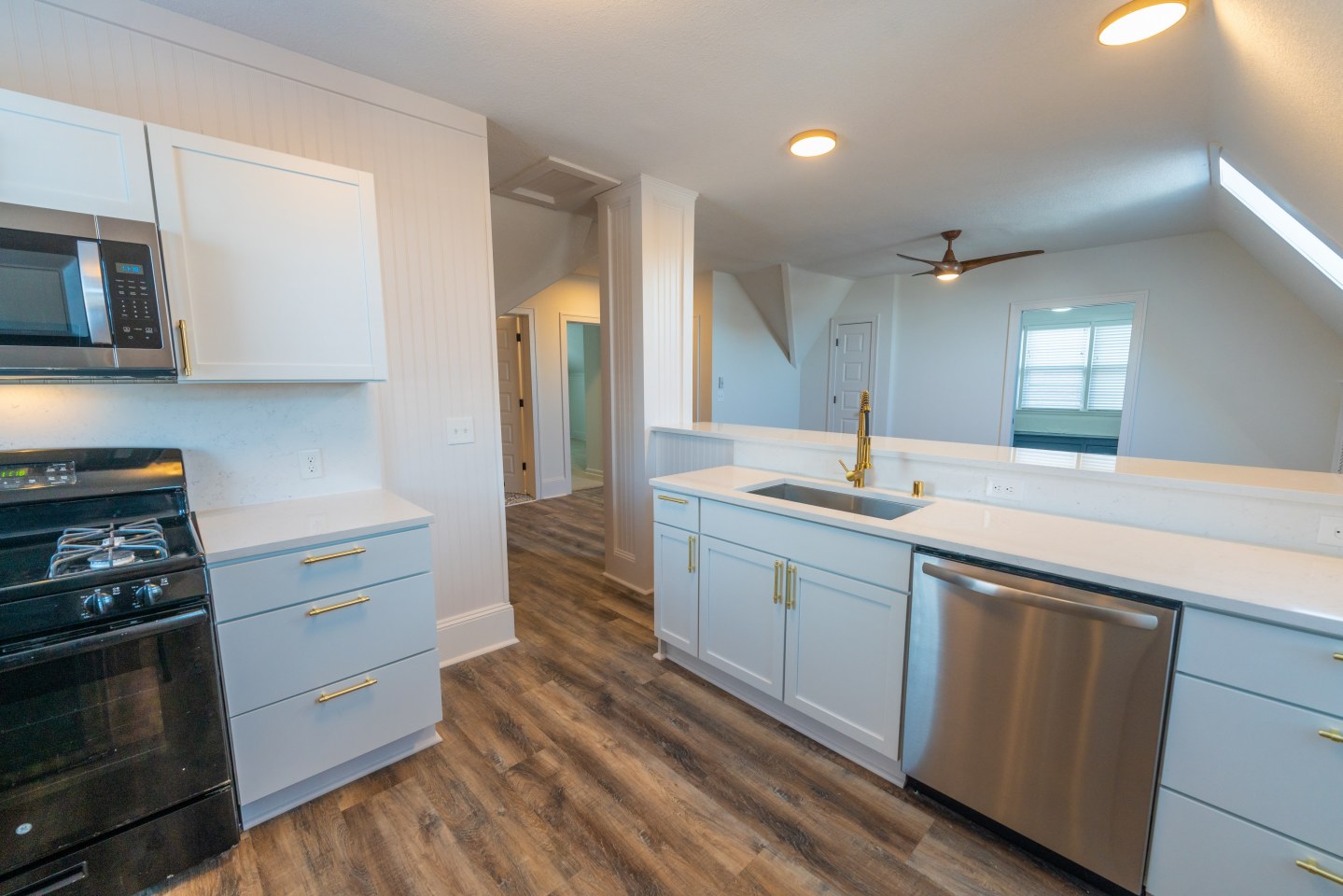 2541 Garfield Image 16