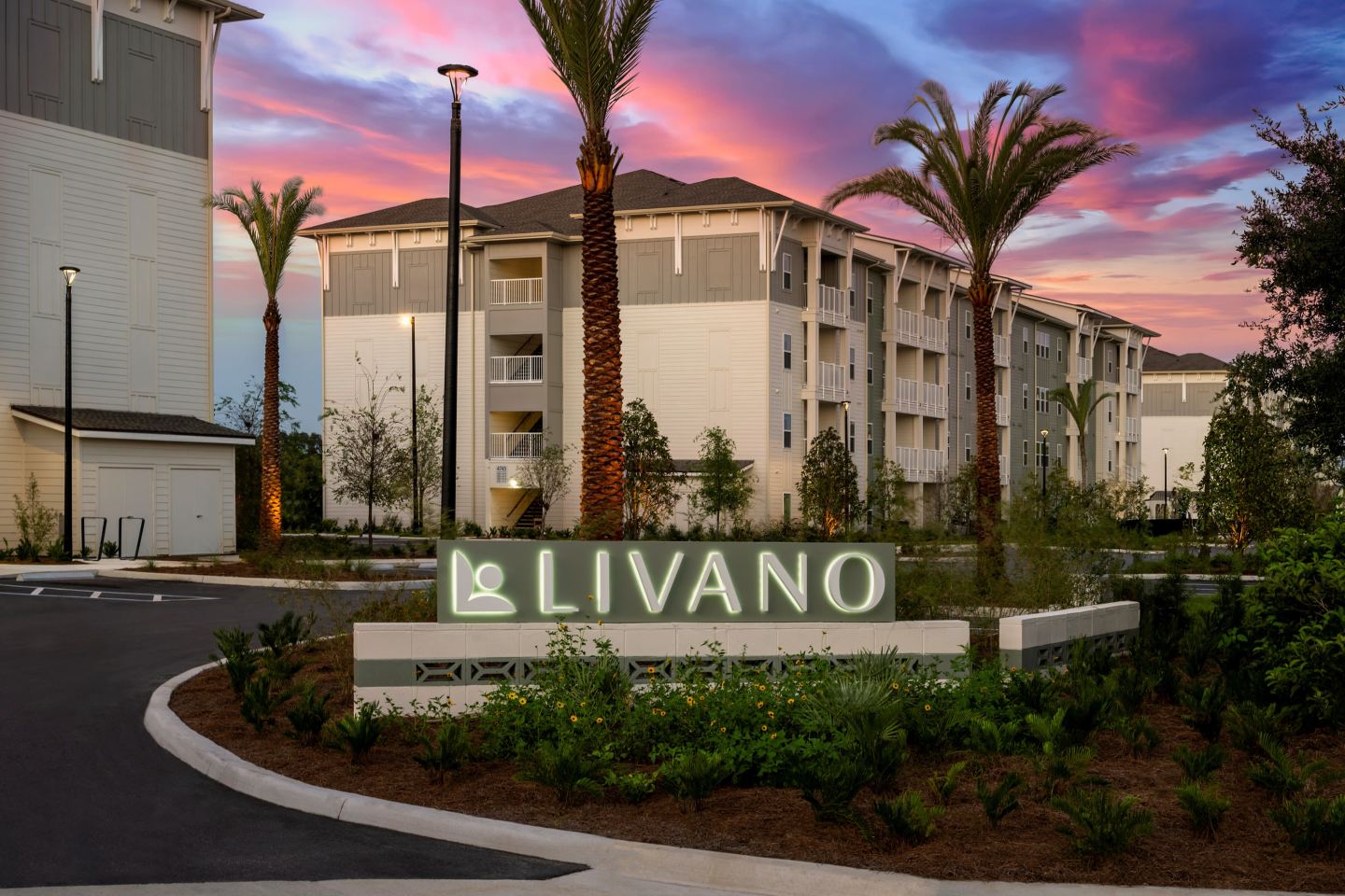 Livano Wildwood Image 1