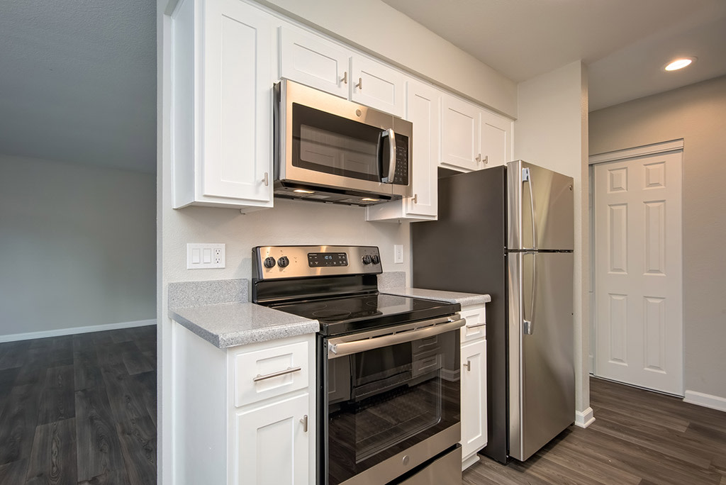 St. Charles Oaks Apartments Image 25