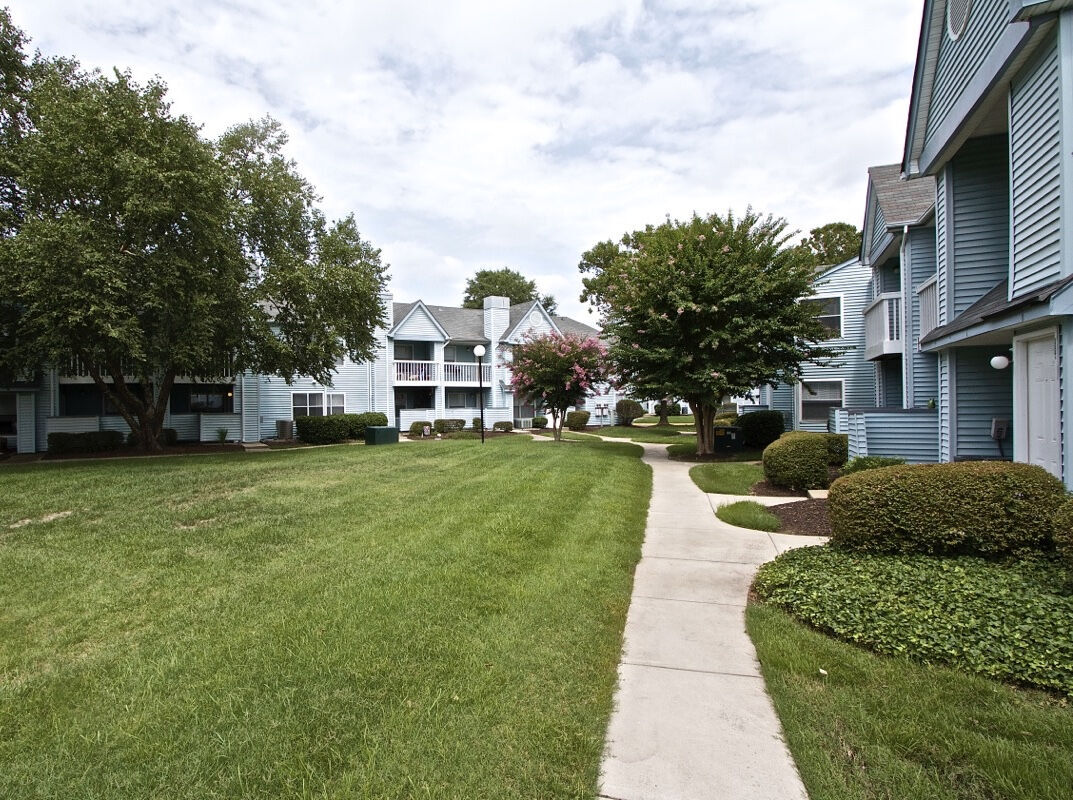 Royal Pointe Apartments Image 13