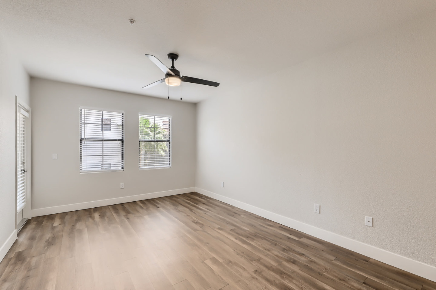 Mandarina Apartment Homes Image 3