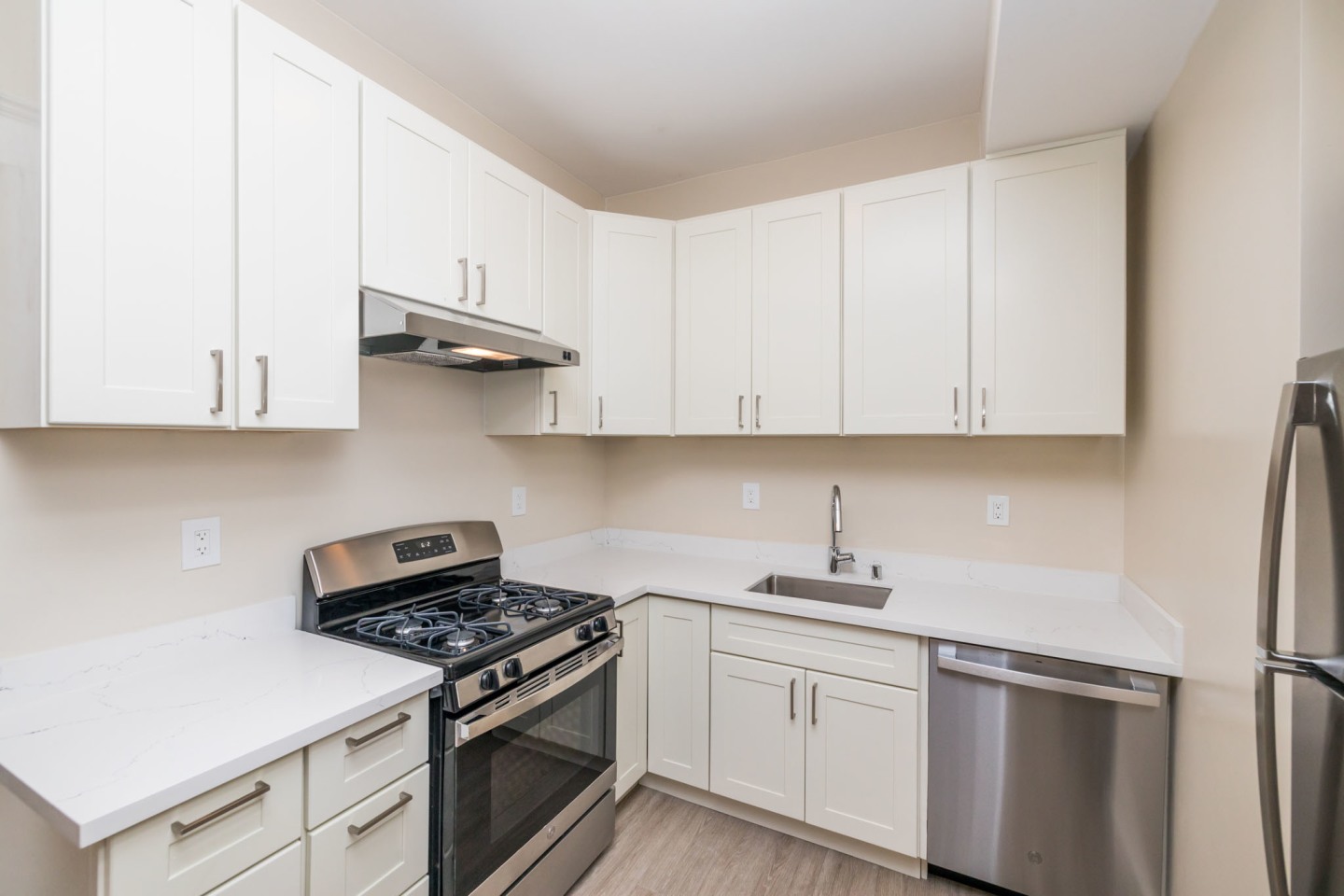 990 Geary Image 24