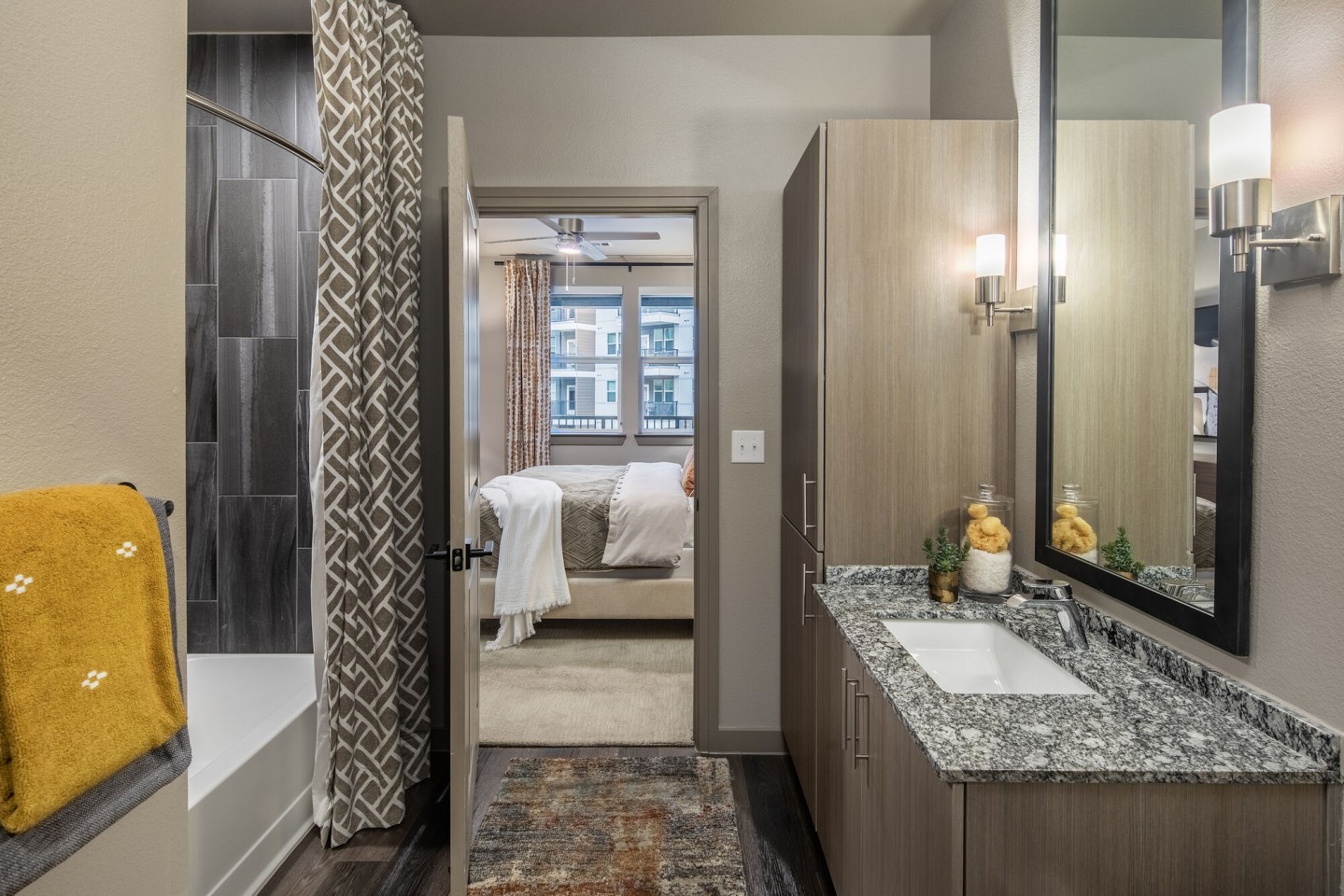 880 Lyn Image 73