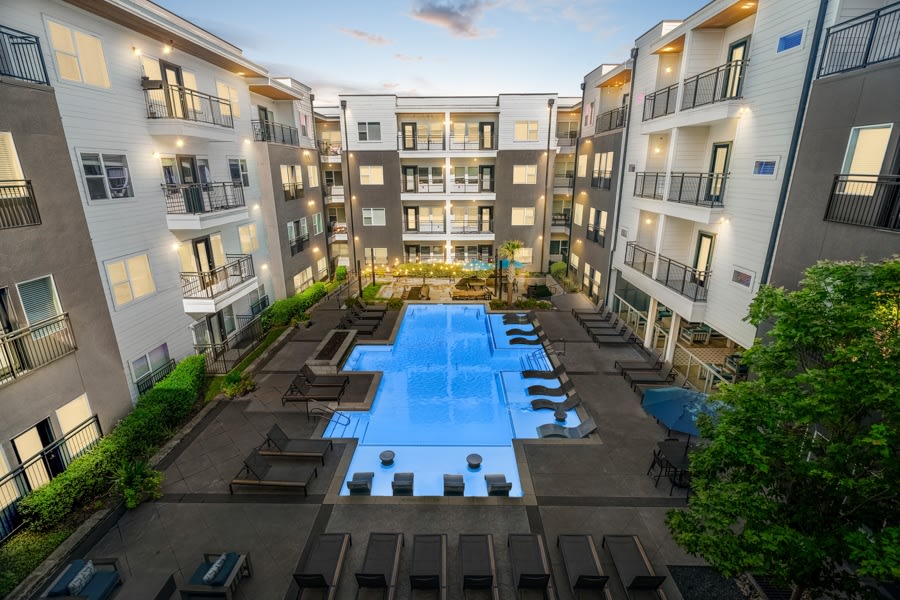 Larq Henderson Apartments Dallas Image 2