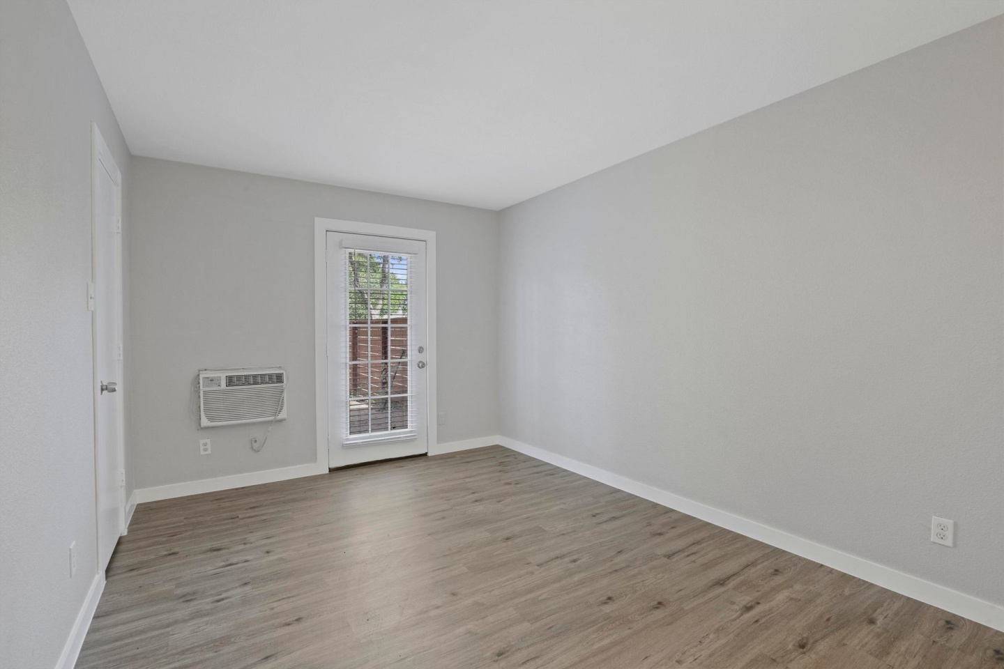 Oak Street Flats Image 29