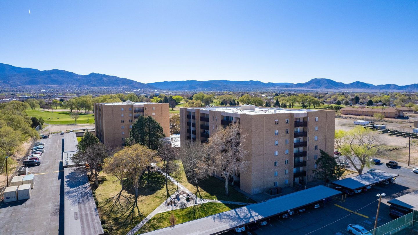 Los Altos Towers Image 7