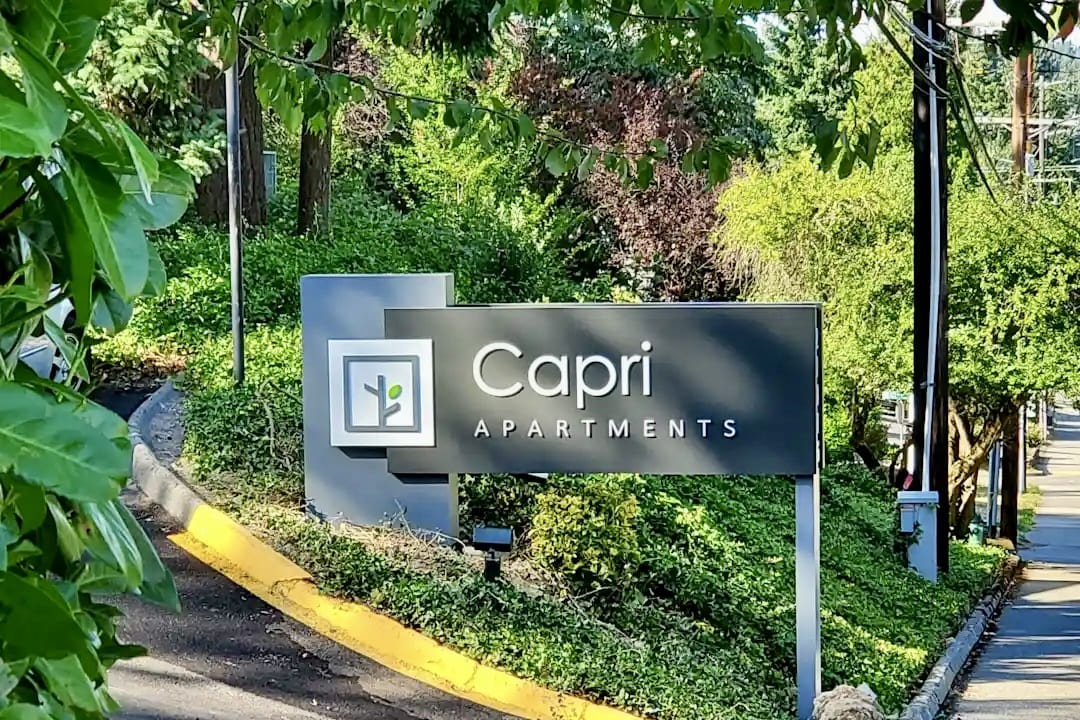 Capri Apartments Image 16