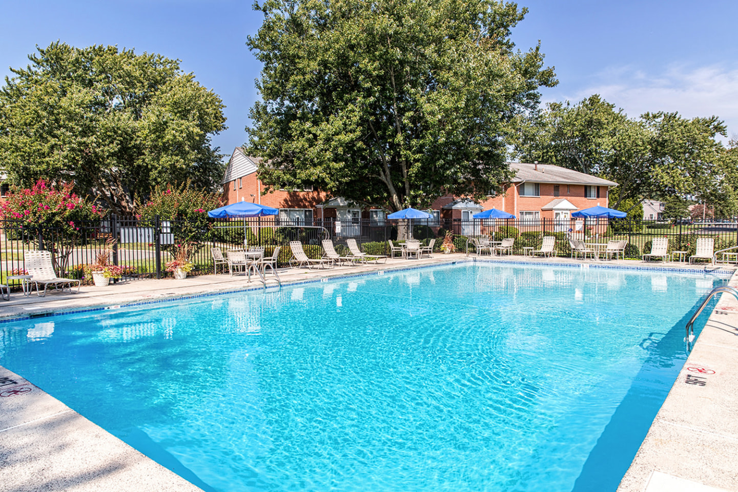 Homestead Gardens Apartments Image 15