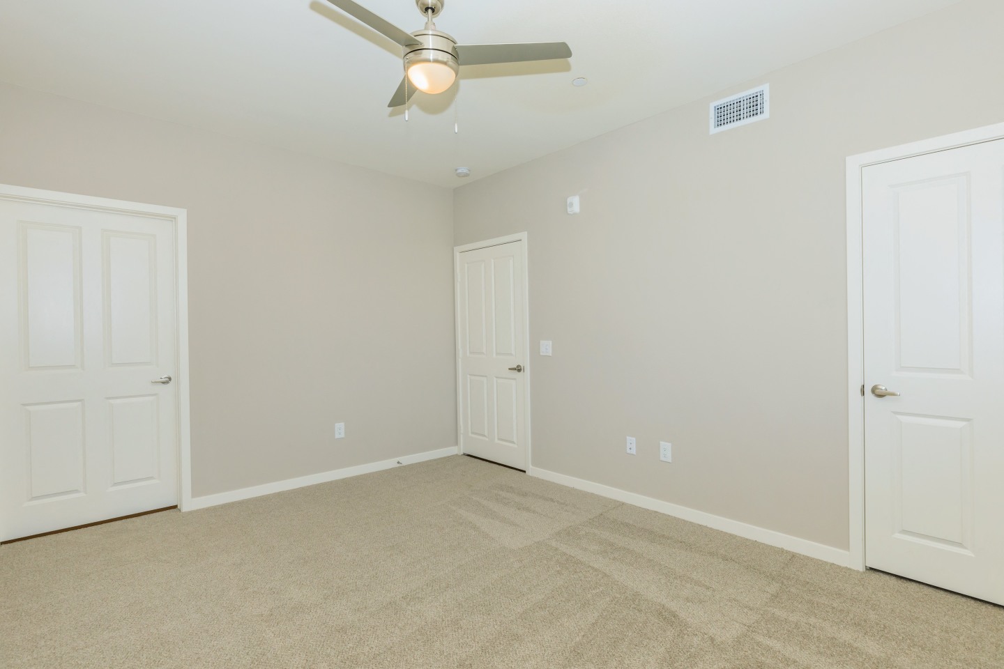 Los Alamitos Luxury Apartments Image 6