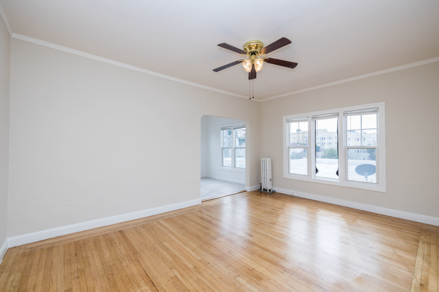 421 Van Dyke Avenue Image 1