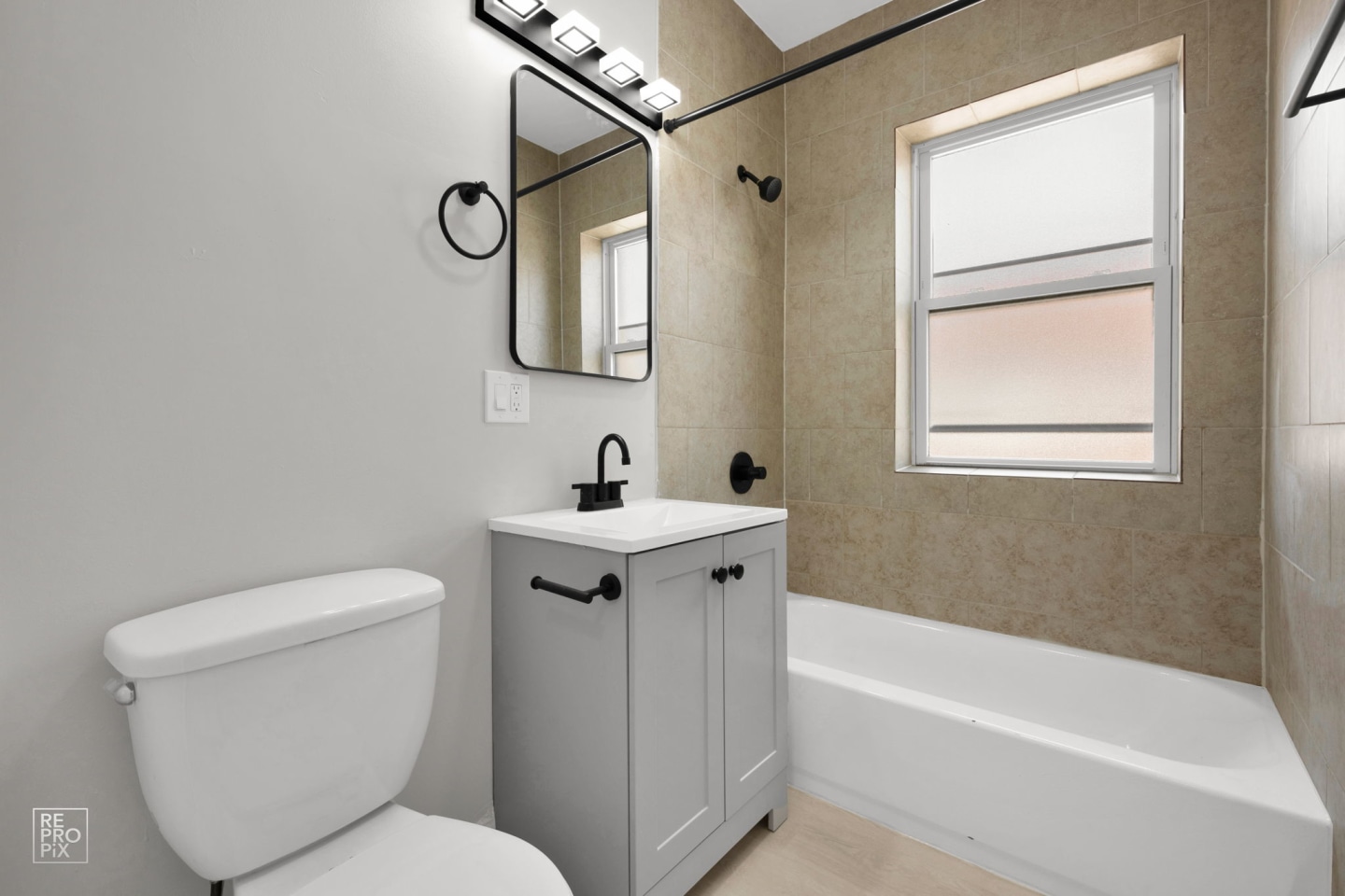 310 N Menard Image 3