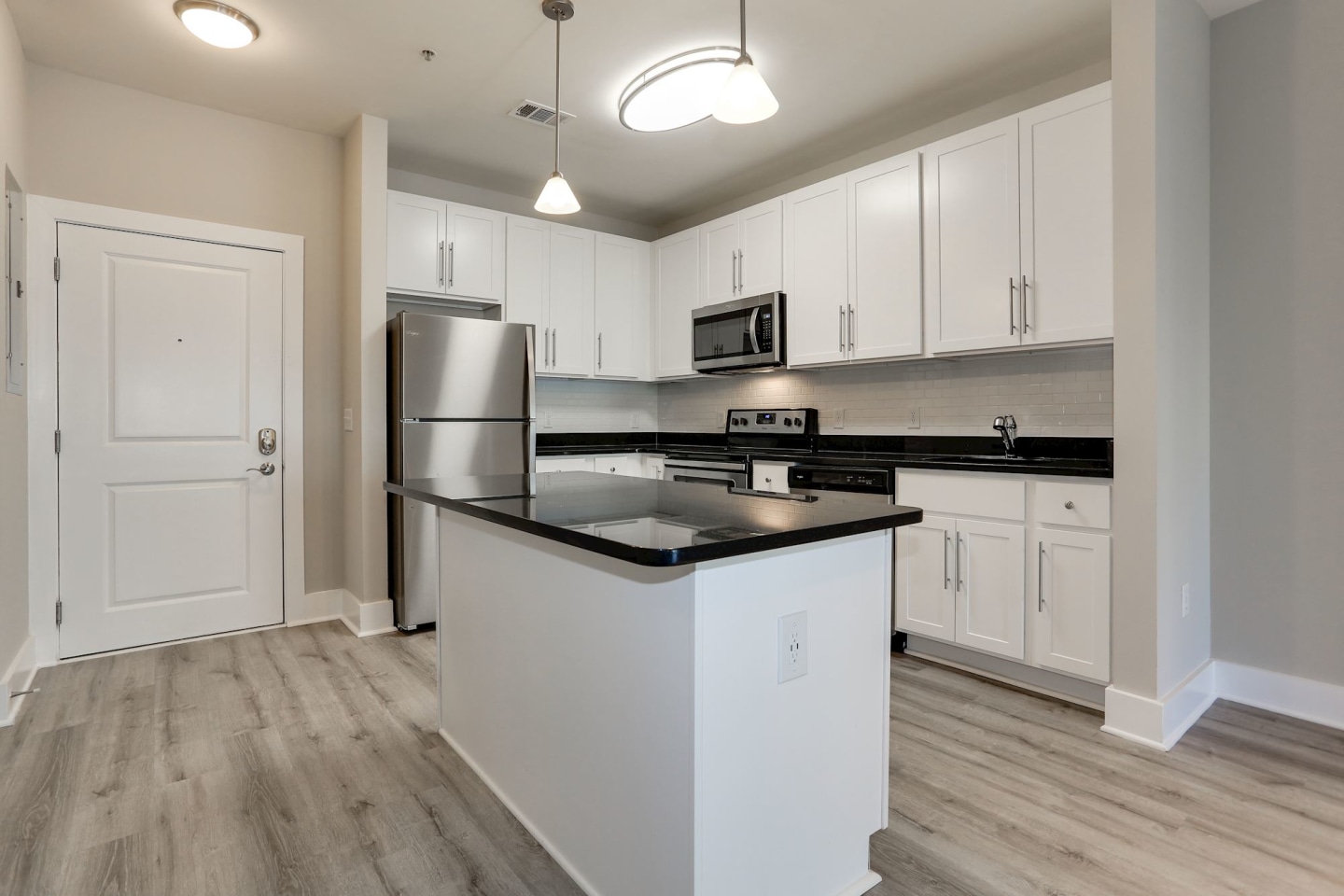 800 Carlyle Image 46