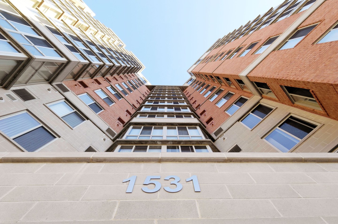 Parc Rosslyn Apartments Image 1