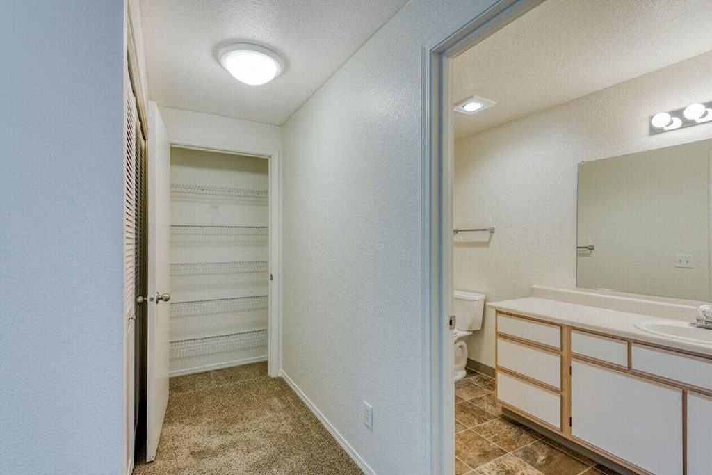 Willamette Falls Court Apartments Image 6