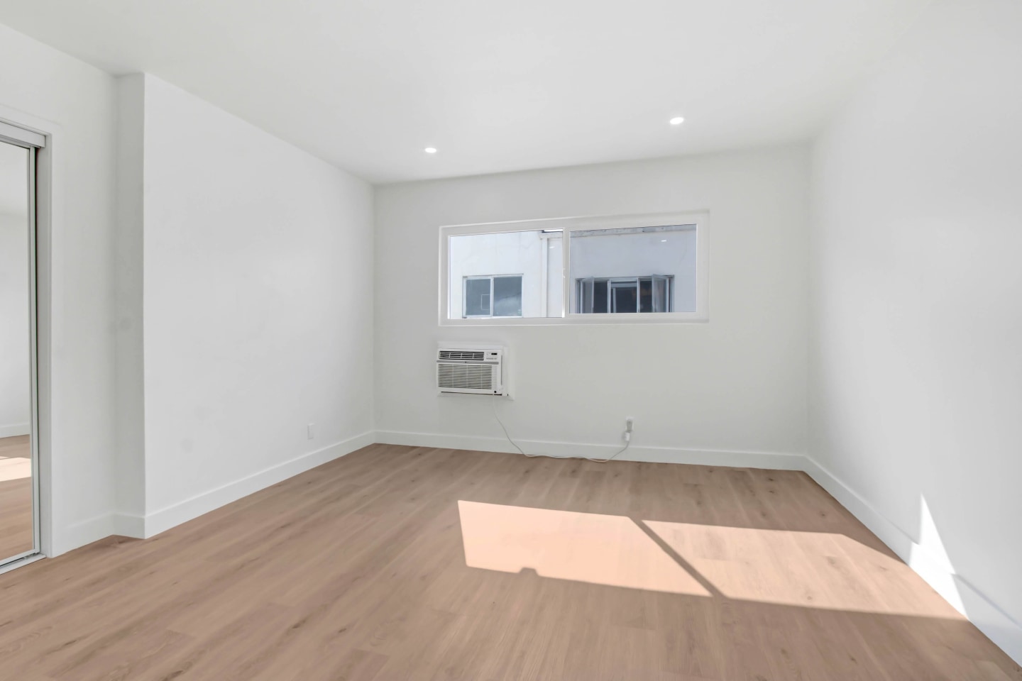 8534 - 8538 Colgate Image 16