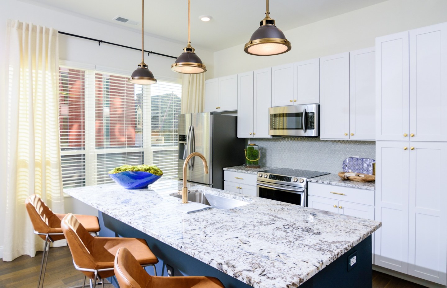 Luxe 23 Image 1