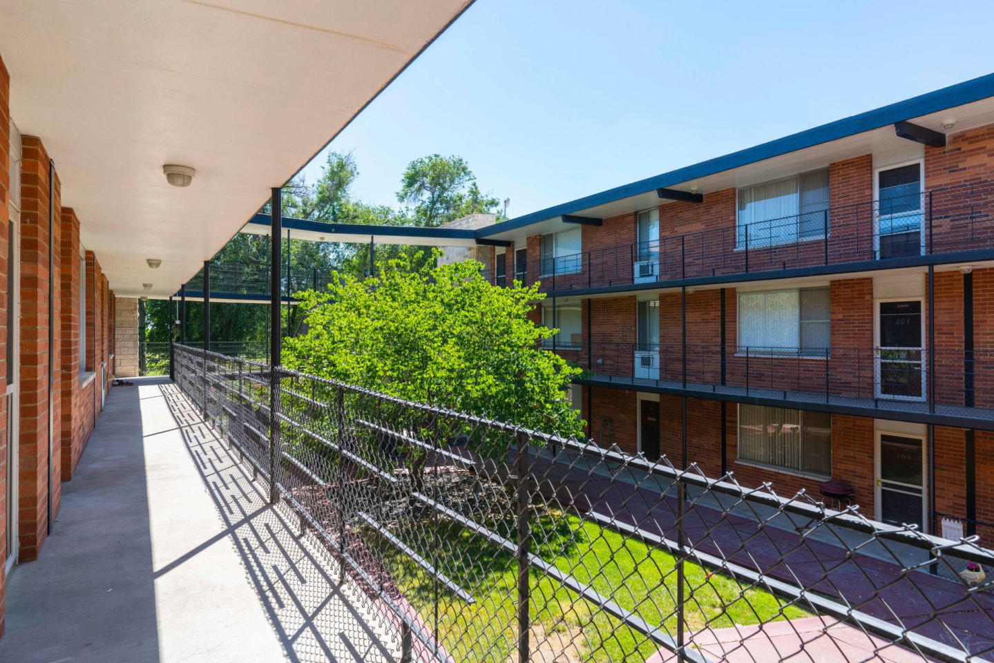 Dolphin Apartments Image 37