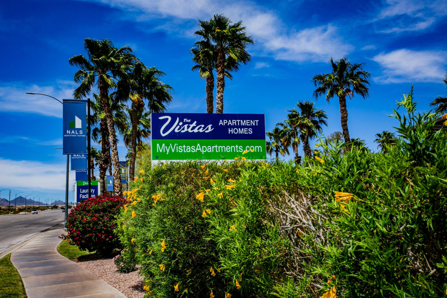 The Vistas Apartment Homes Image 2