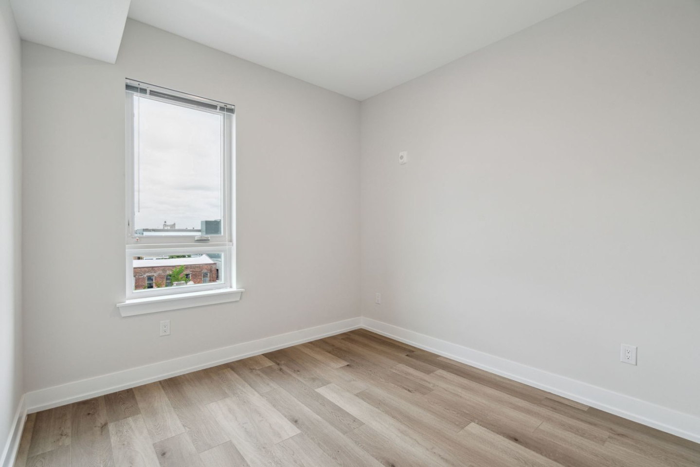 342 W Girard Avenue Image 9
