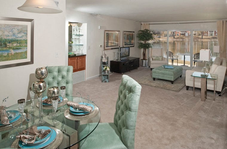 Versailles on the Lake-Schaumburg-Furnished Image 14