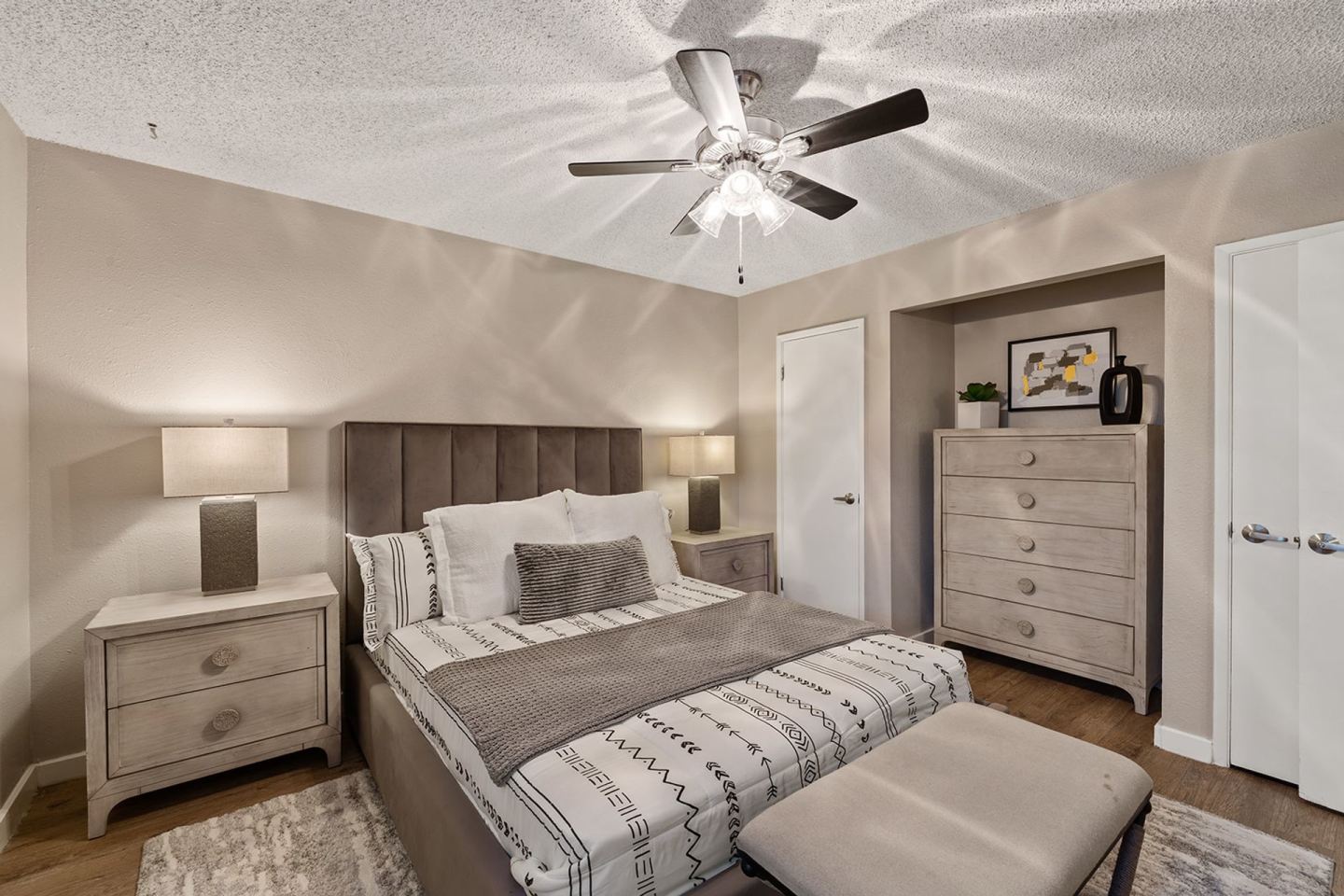 Camelback Village Apartments Image 23