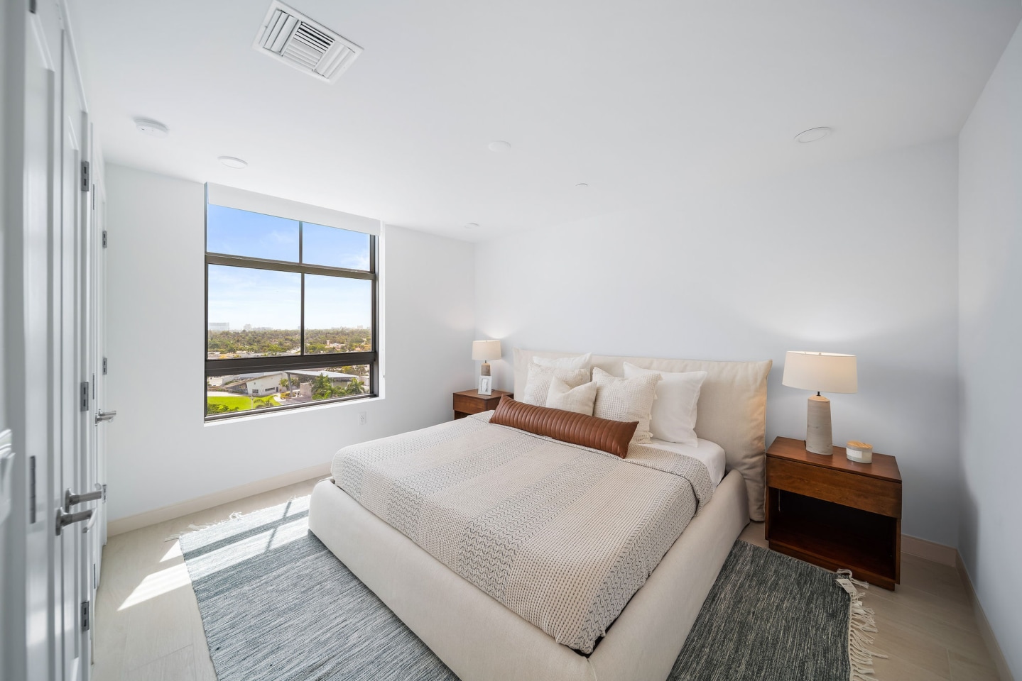1818 Park Image 13