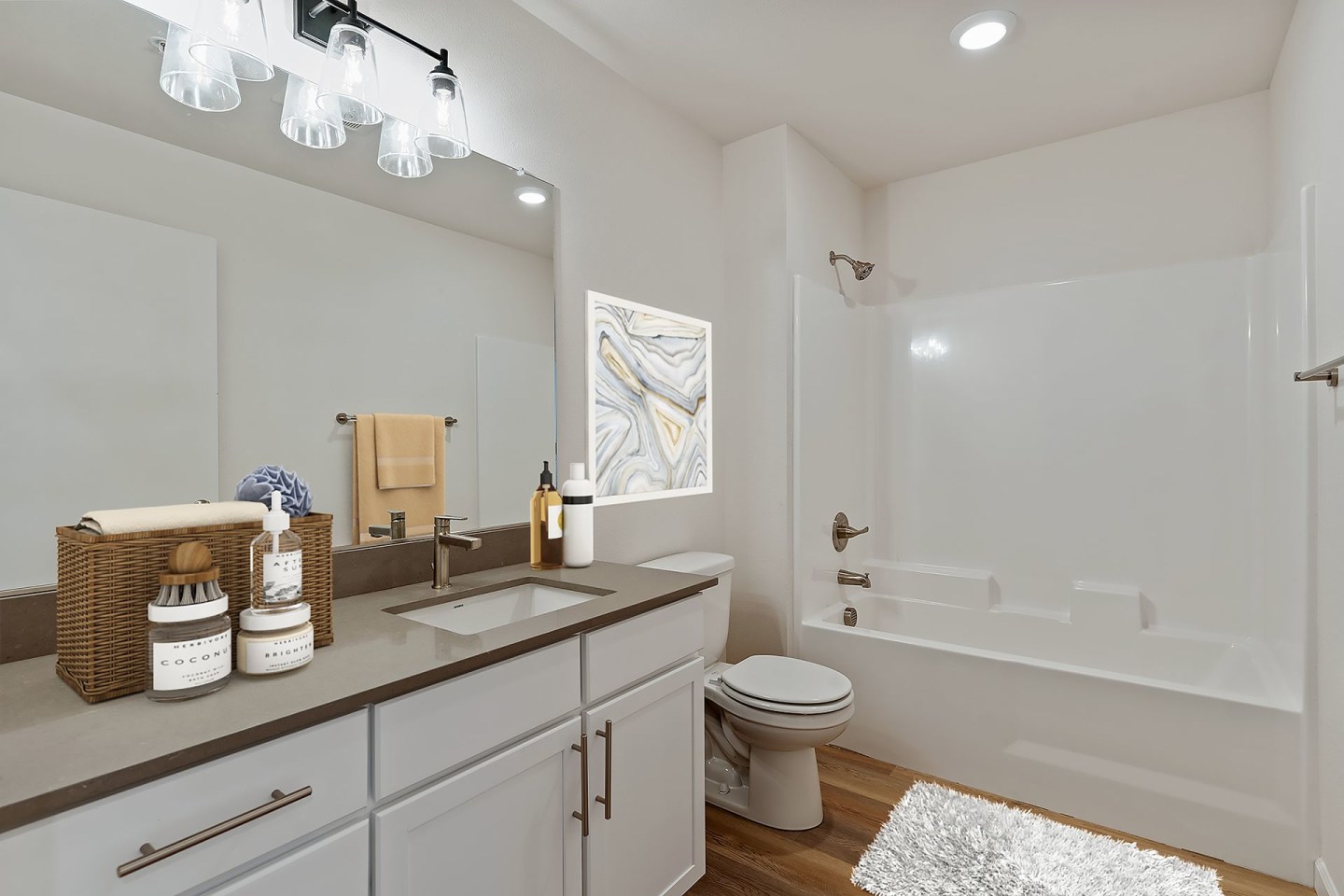 Pacific Valley Apartments Image 14
