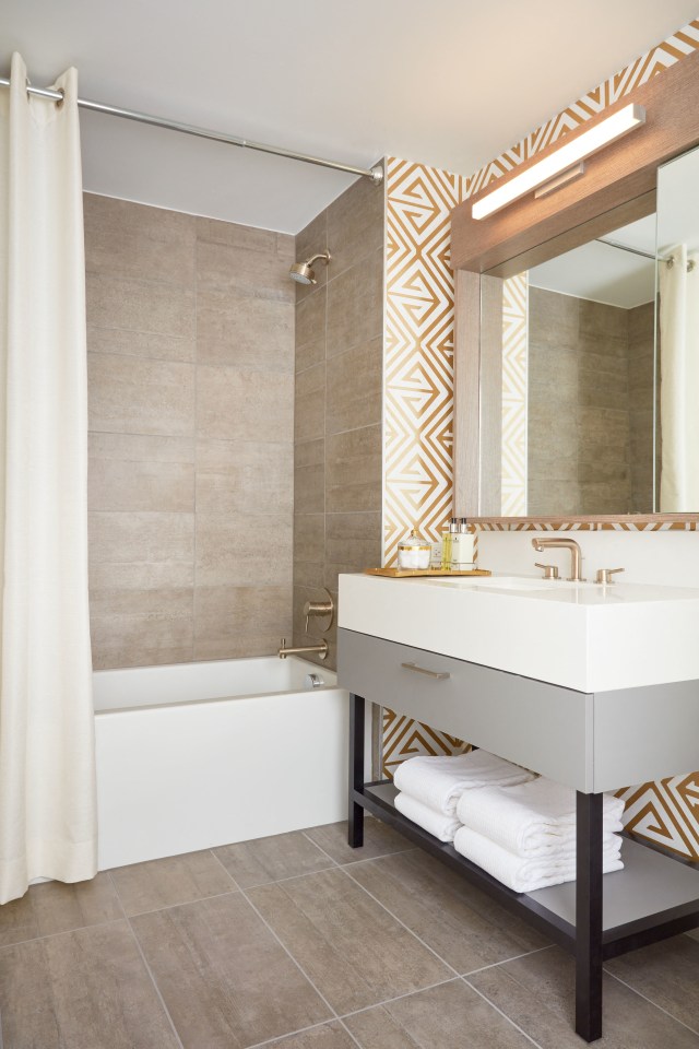 1221 Van Image 13