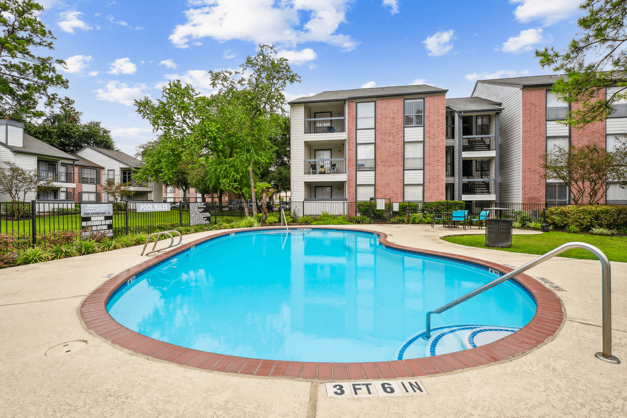 Brandon Oaks Apartments Image 1
