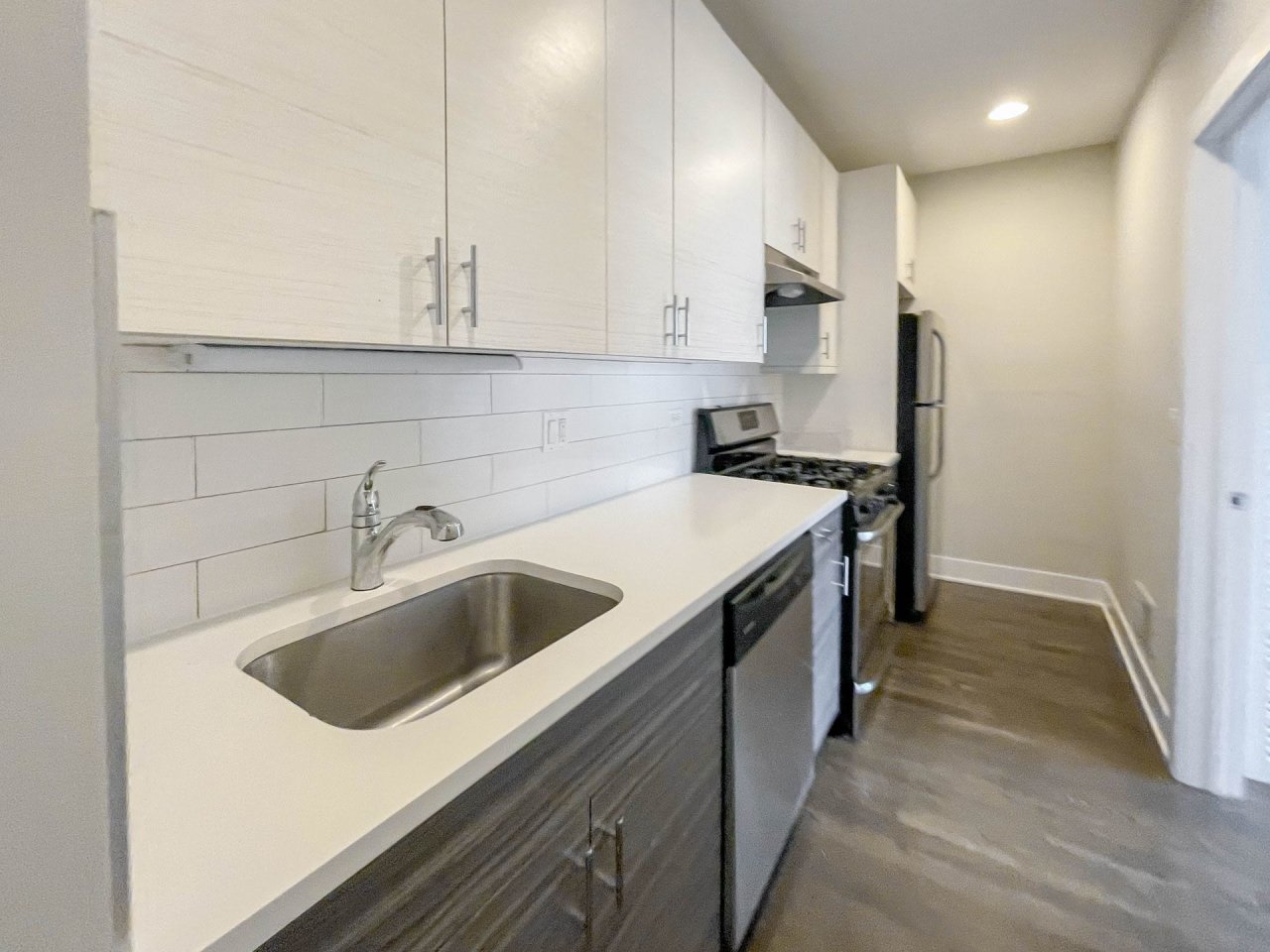 3915 North Janssen Ave. Apt. Image 7