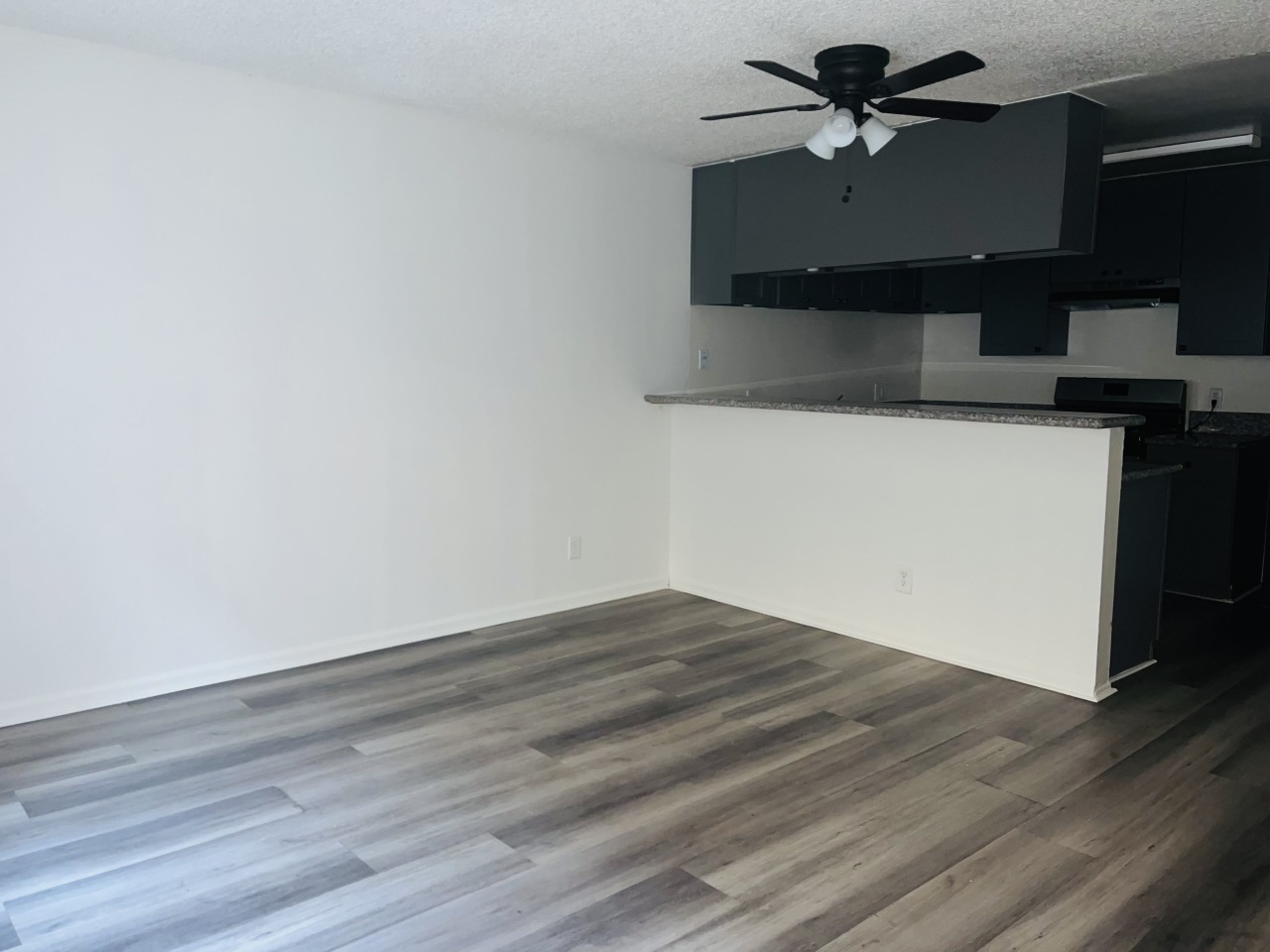 943 Elden Ave, Image 2